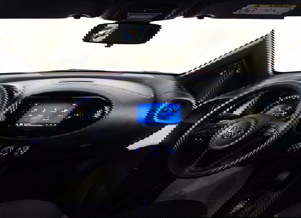 Toyota Aygo X nuova a Pavia (8)