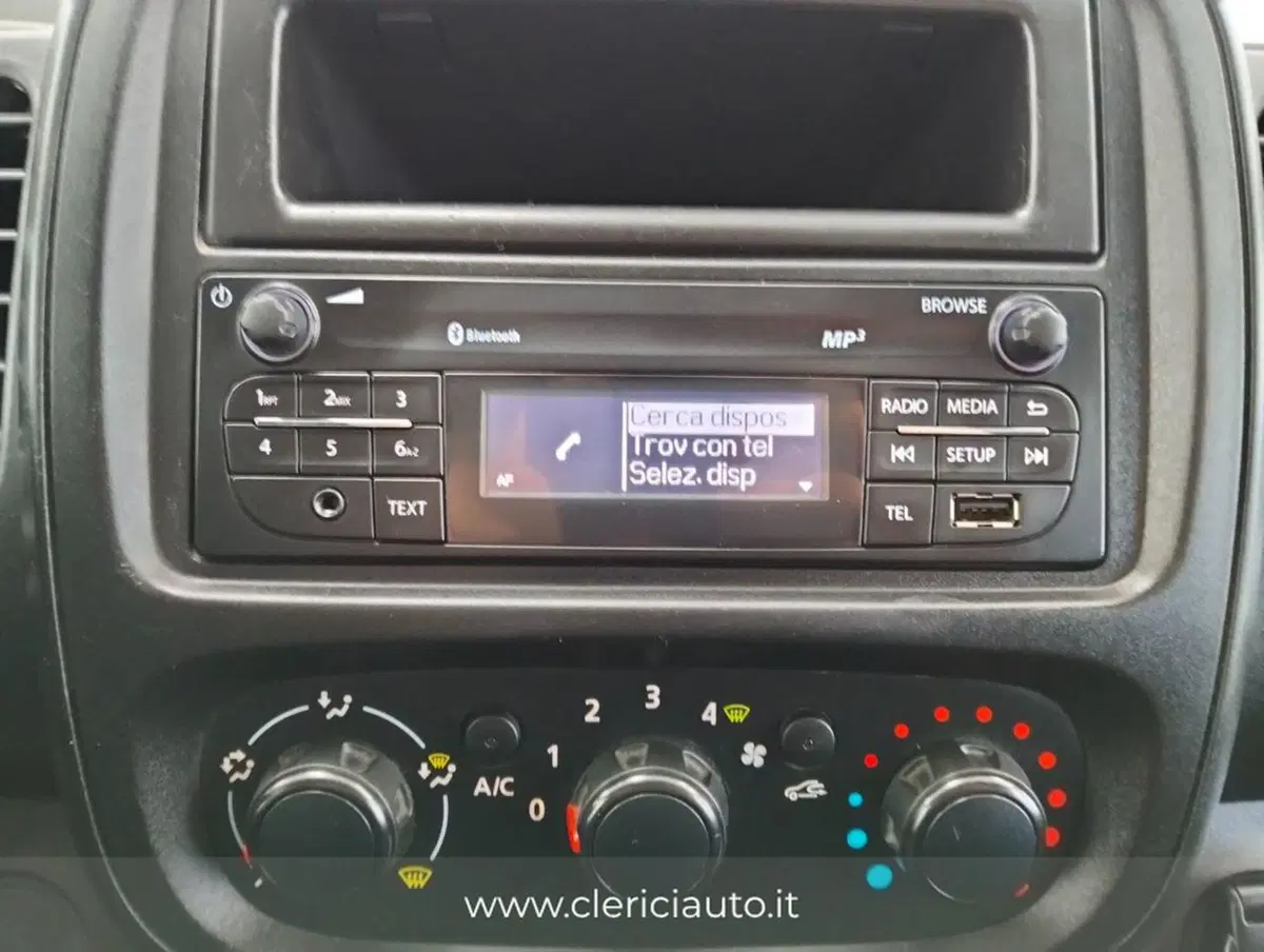 Opel Vivaro Furgone usata a Como (10)