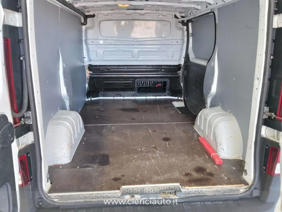 Opel Vivaro Furgone usata a Como (11)