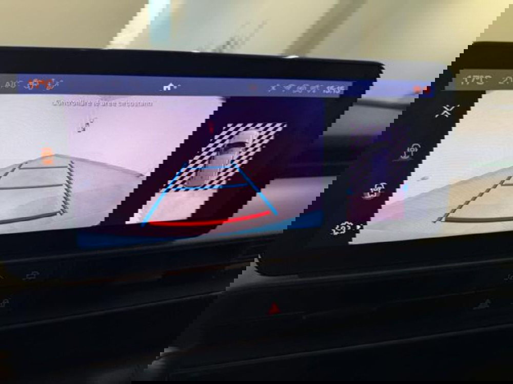 Jeep Avenger usata a Salerno (19)