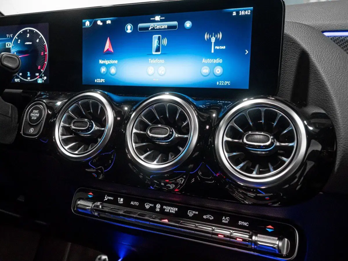 Mercedes-Benz GLA SUV nuova a Ancona (19)