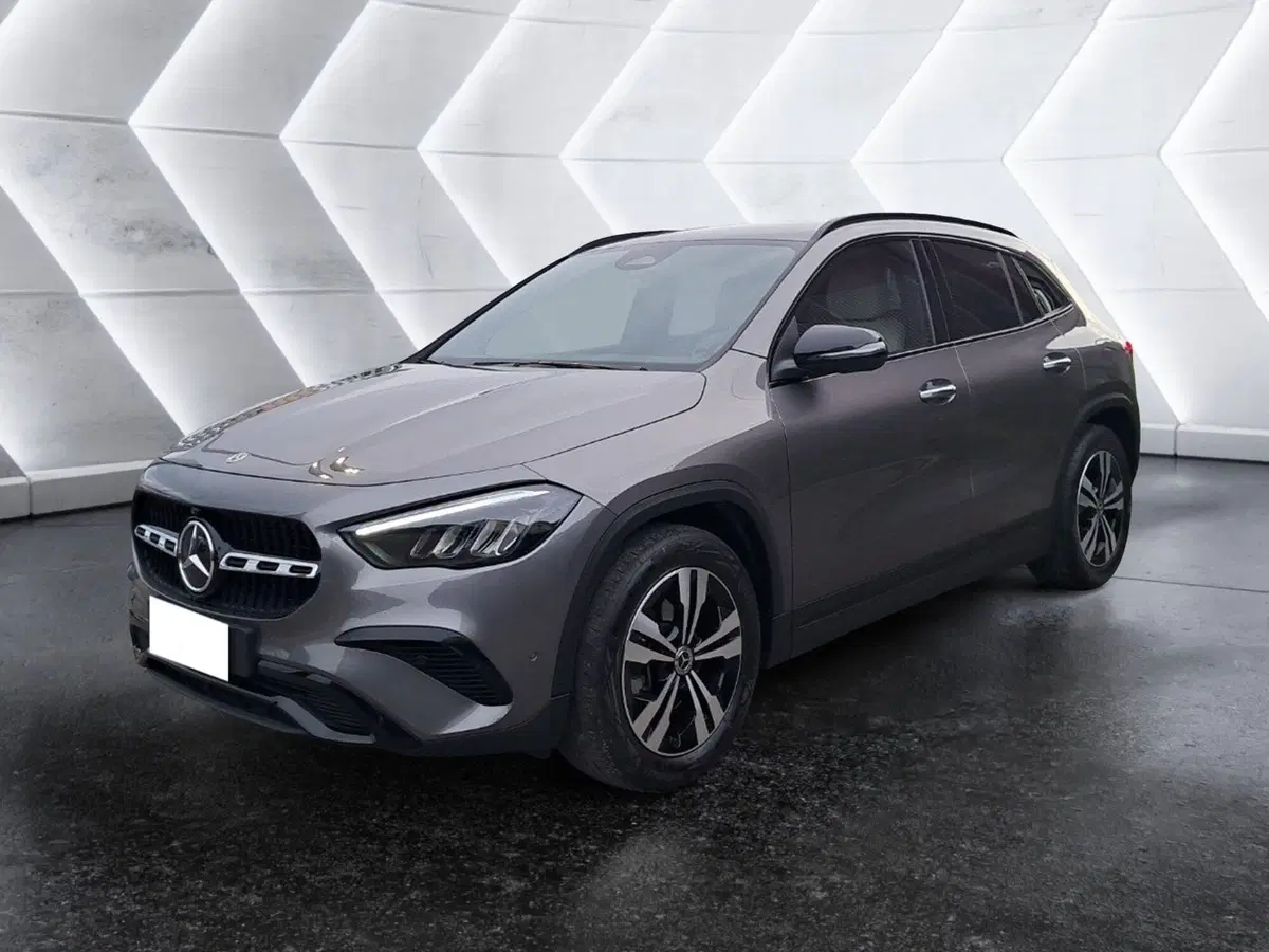 Mercedes-Benz GLA SUV usata a Salerno