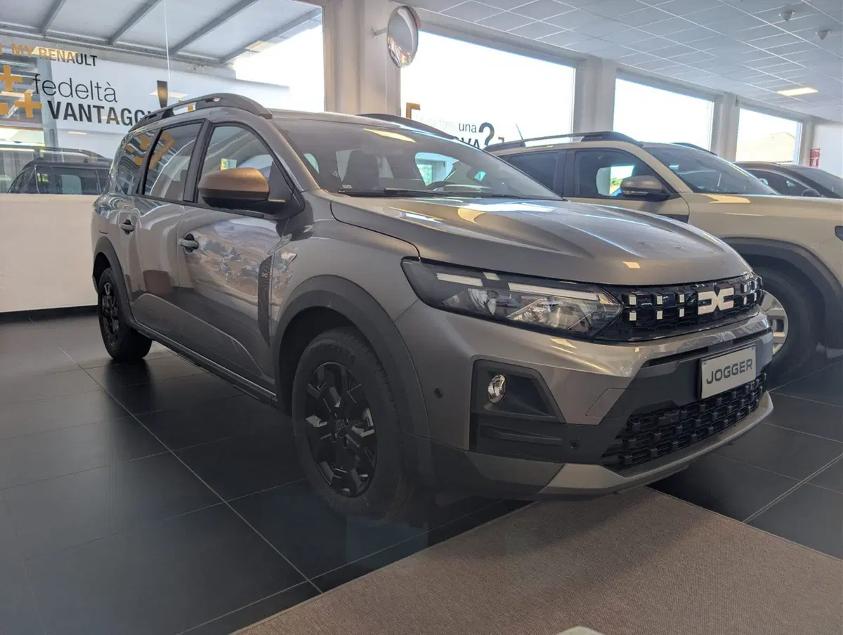 Dacia Jogger nuova a Pavia (19)