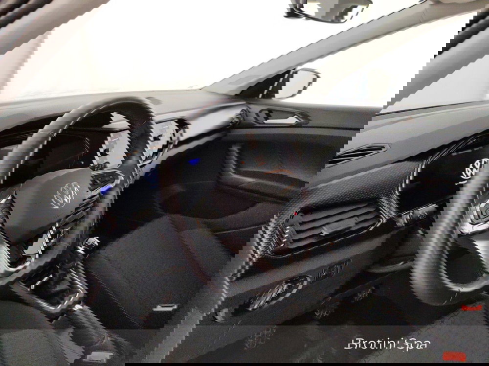Volkswagen T-Cross usata a Massa-Carrara (7)