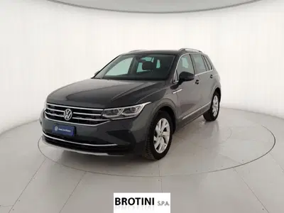 Volkswagen Tiguan 2.0 TDI 150 CV SCR DSG 4MOTION Elegance del 2023 usata a Massa