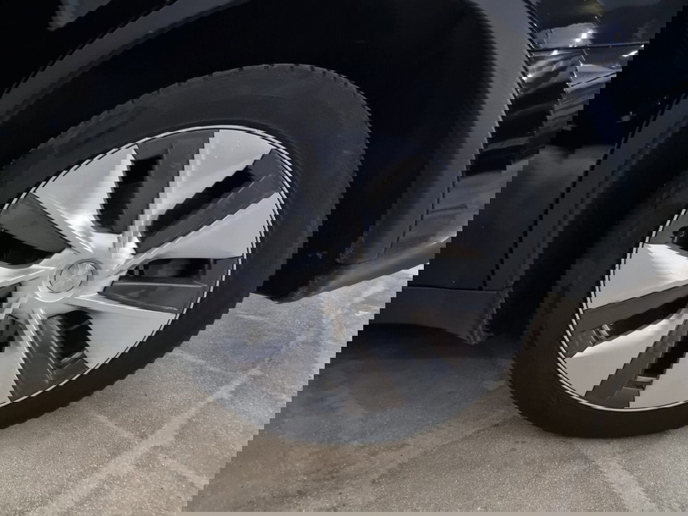 Tesla Model Y usata a Caserta (12)