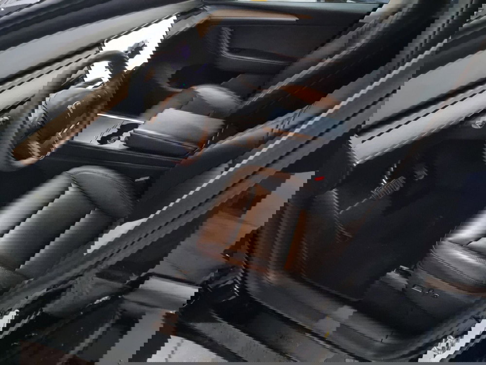 Tesla Model Y usata a Caserta (17)