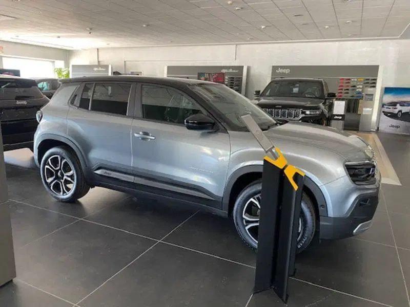 Jeep Avenger nuova a Benevento (10)