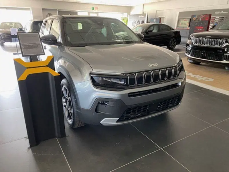 Jeep Avenger nuova a Benevento (14)