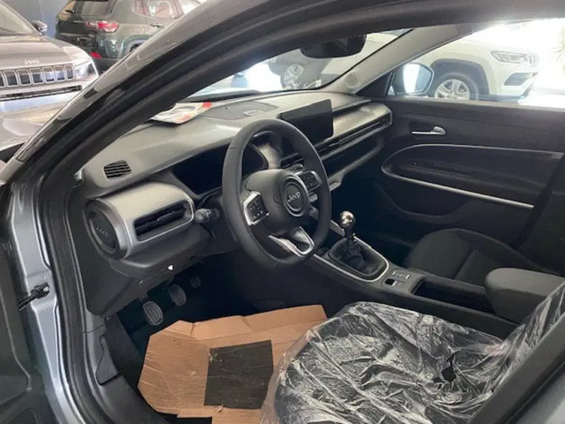 Jeep Avenger nuova a Benevento (15)