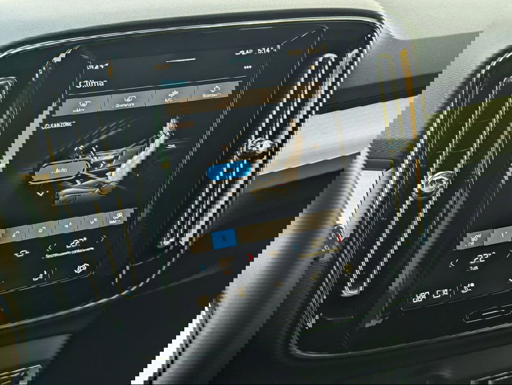 Volvo XC40 usata a Pescara (14)