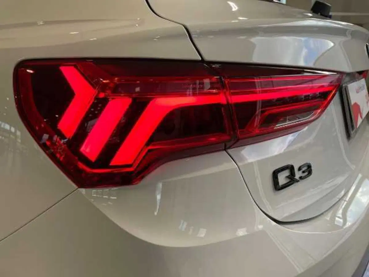 Audi Q3 Sportback nuova a Prato (10)