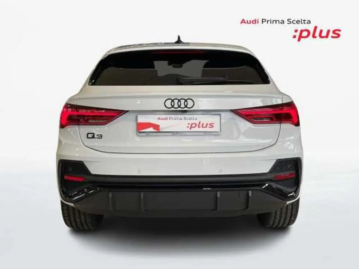 Audi Q3 Sportback nuova a Prato (11)