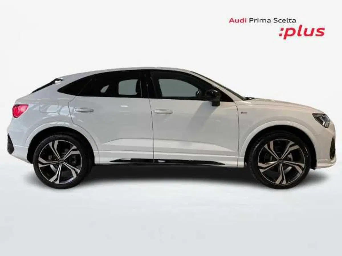 Audi Q3 Sportback nuova a Prato (12)