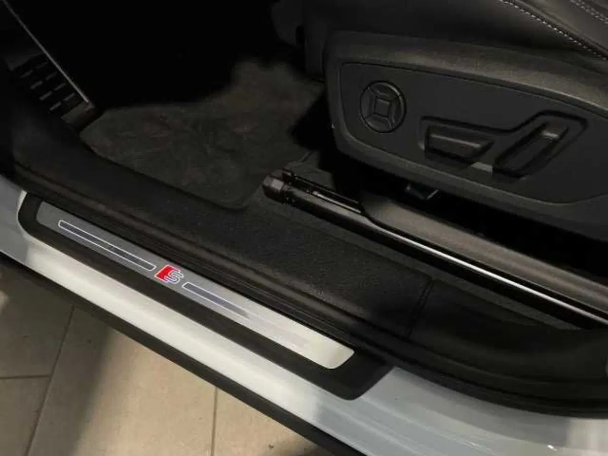 Audi Q3 Sportback nuova a Prato (14)