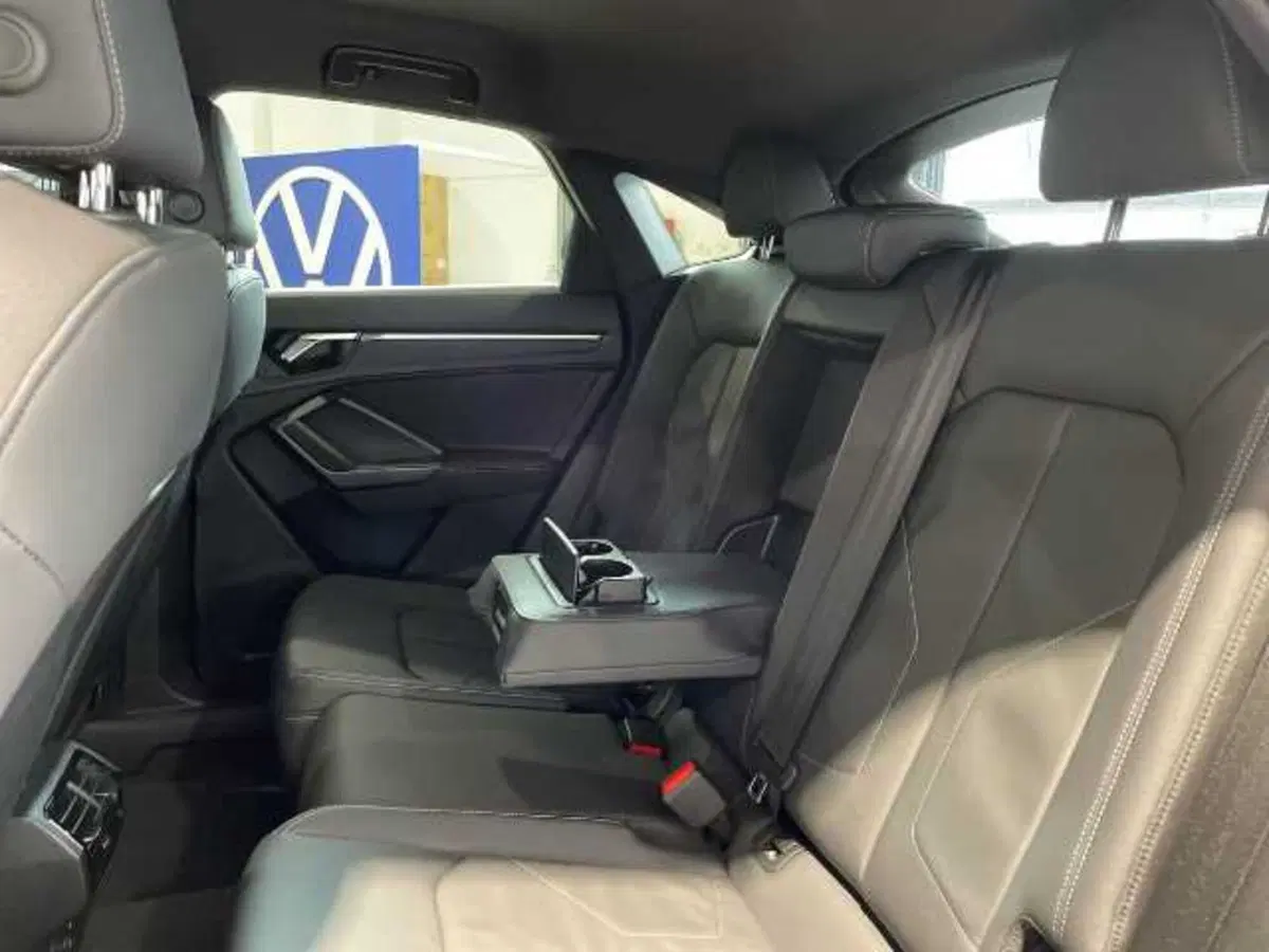 Audi Q3 Sportback nuova a Prato (15)