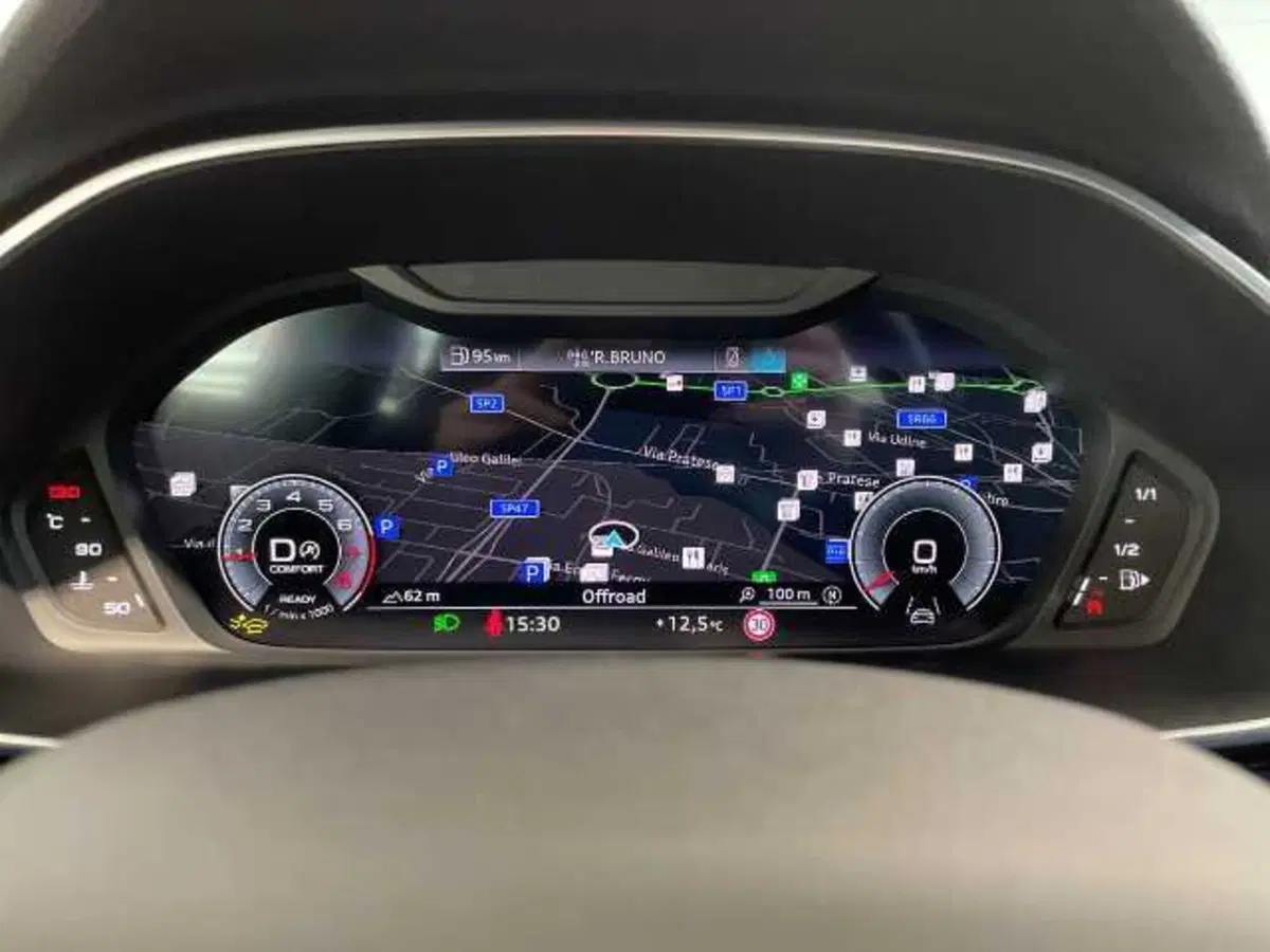 Audi Q3 Sportback nuova a Prato (18)