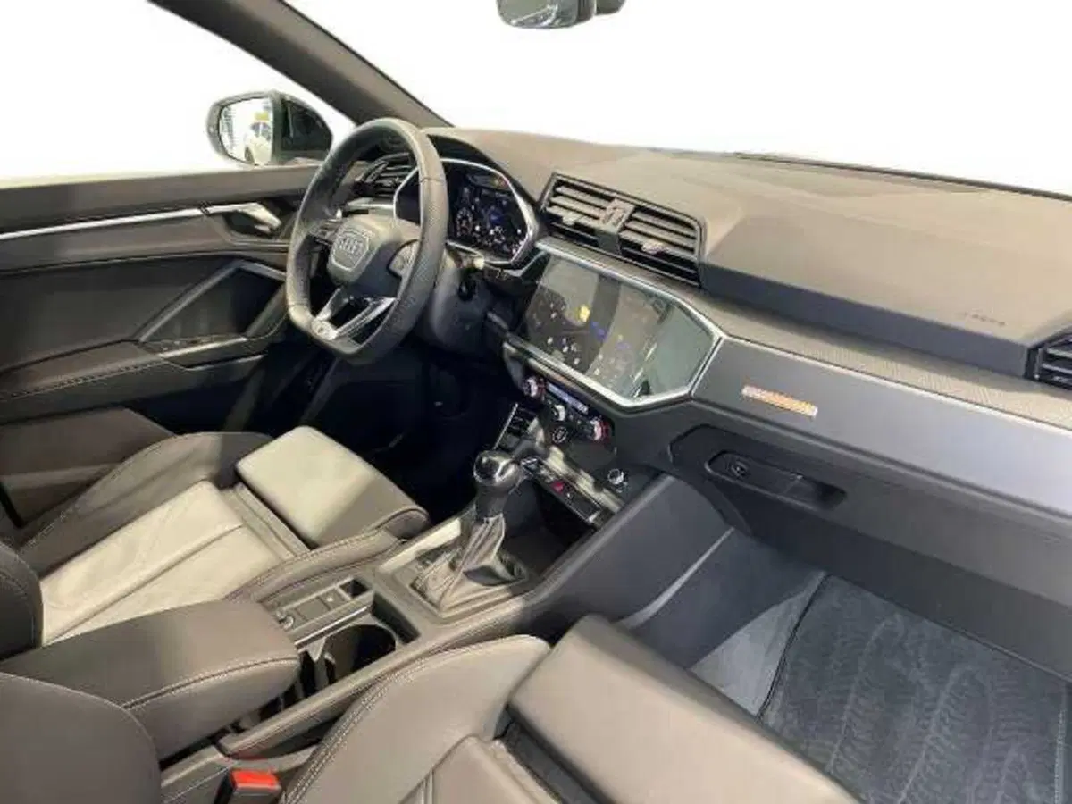 Audi Q3 Sportback nuova a Prato (3)