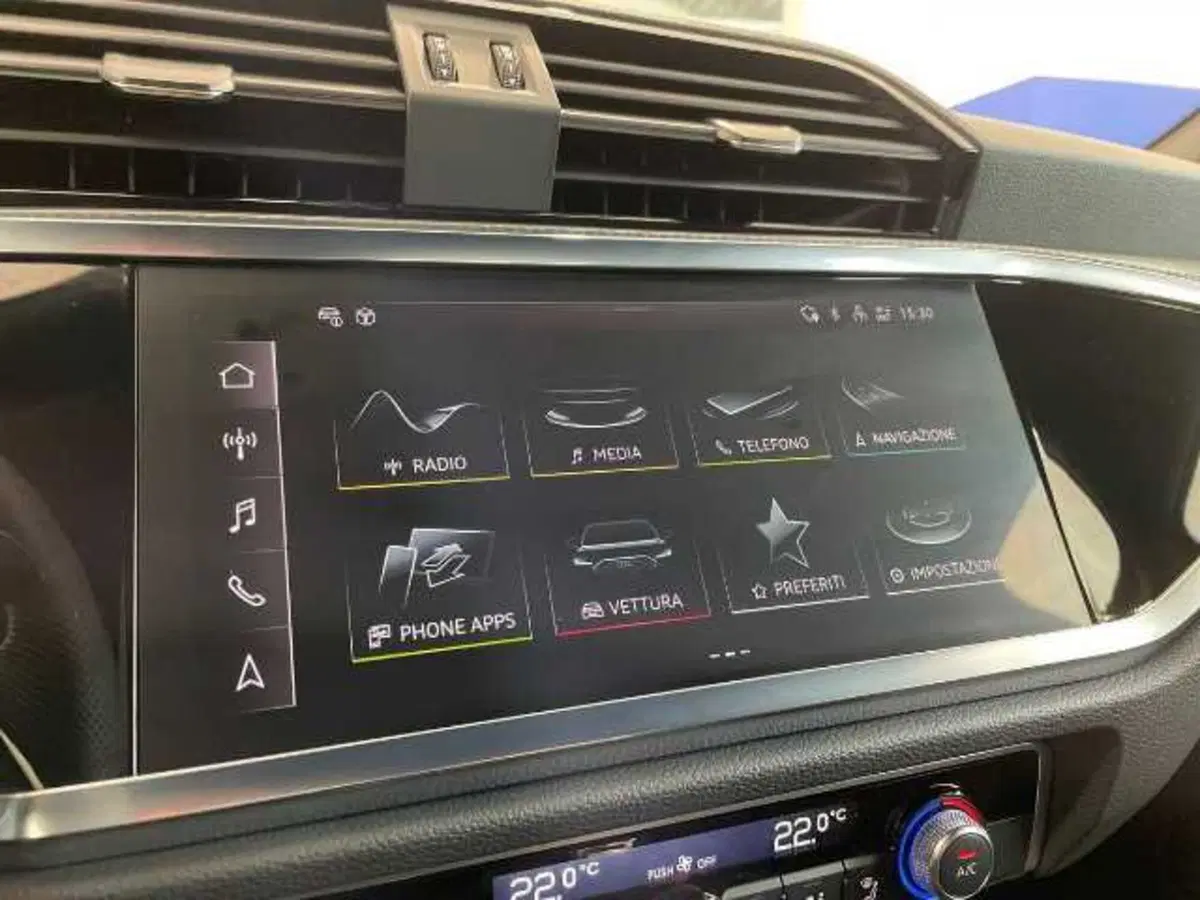 Audi Q3 Sportback nuova a Prato (8)