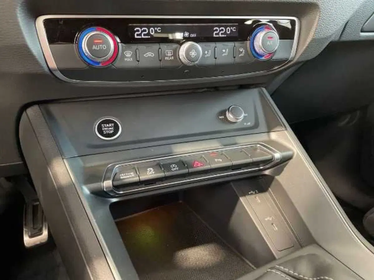 Audi Q3 Sportback nuova a Prato (9)