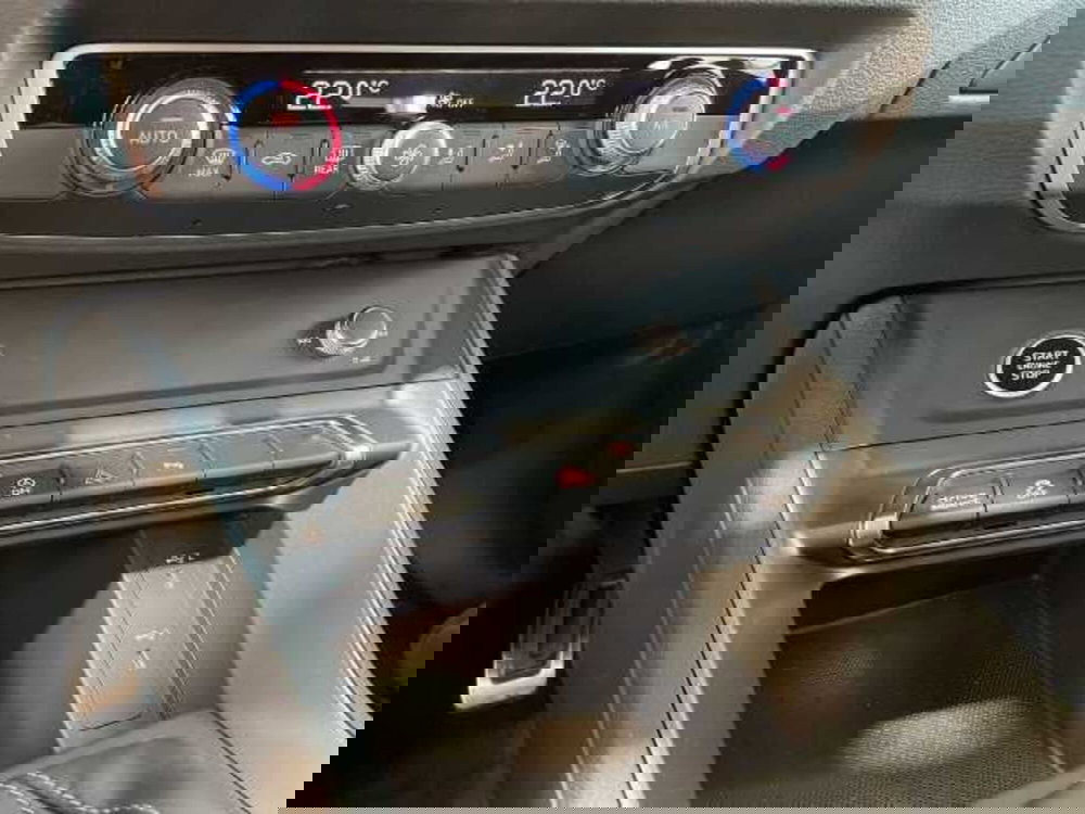 Audi Q3 Sportback nuova a Prato (9)