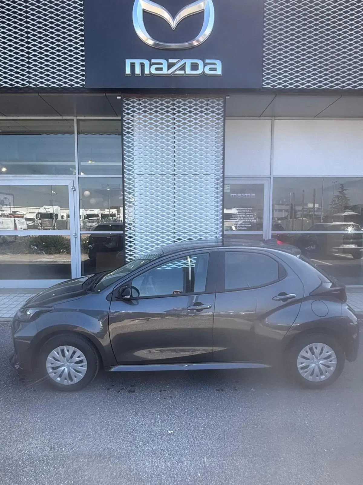 Mazda Mazda2 Hybrid nuova a Frosinone (4)