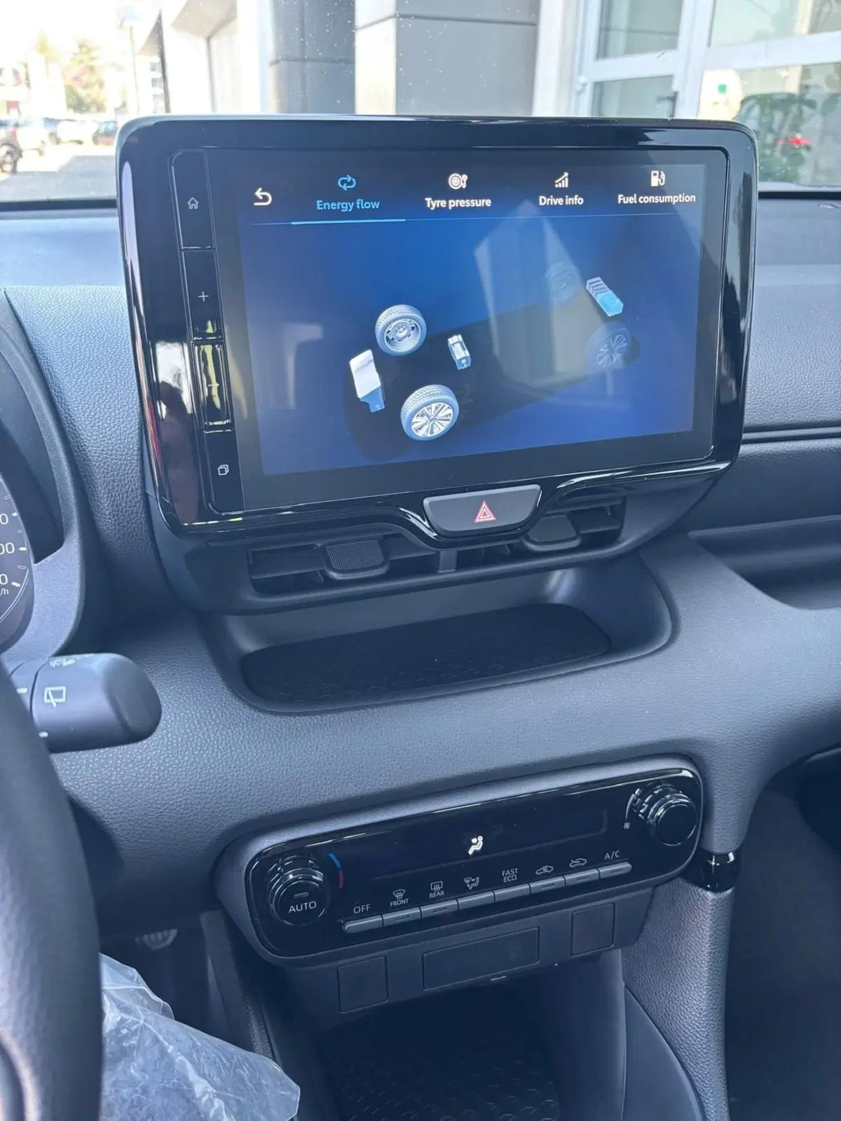 Mazda Mazda2 Hybrid nuova a Frosinone (8)