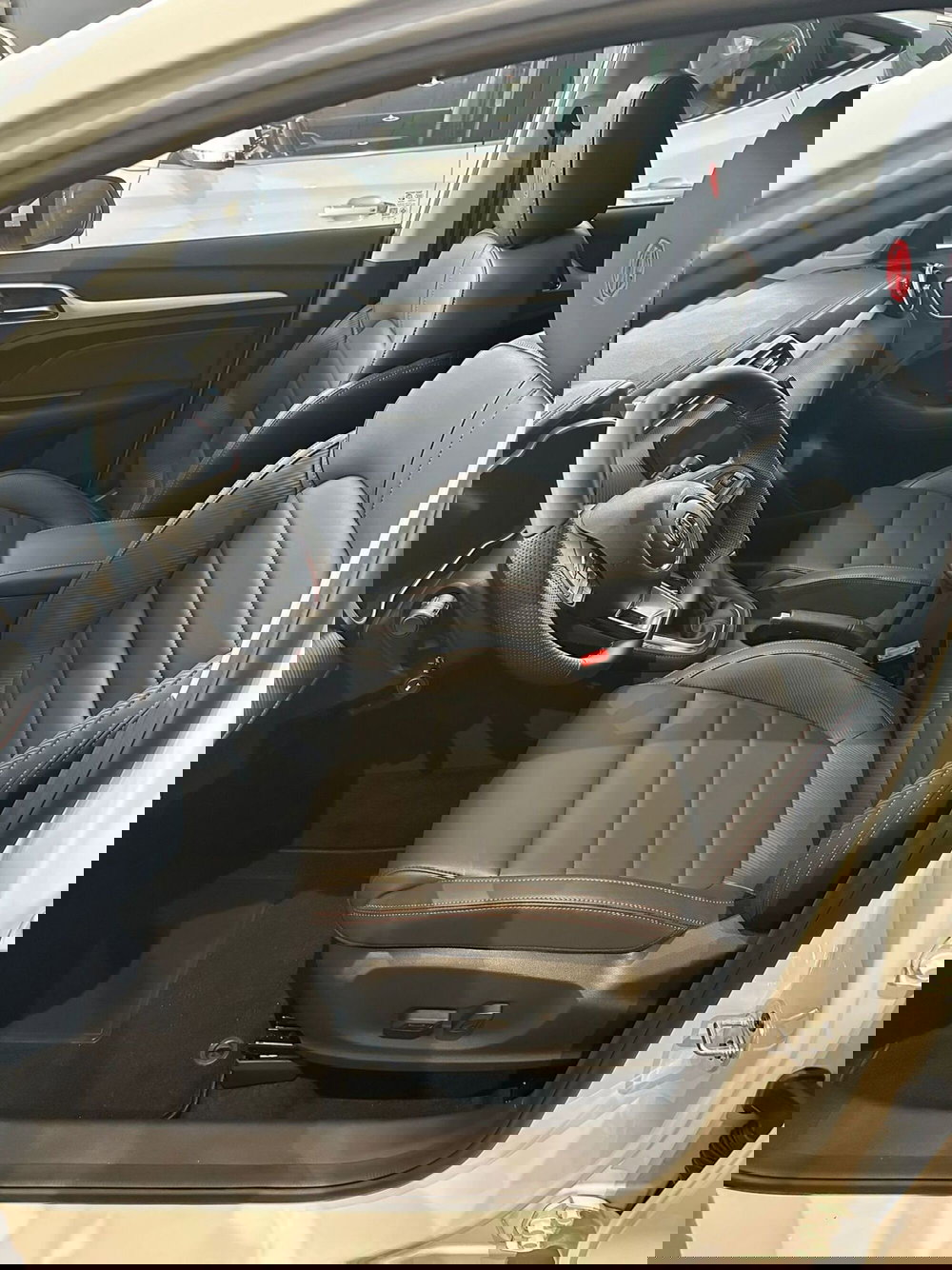 Mg ZS (2021-->) usata a Lucca (10)