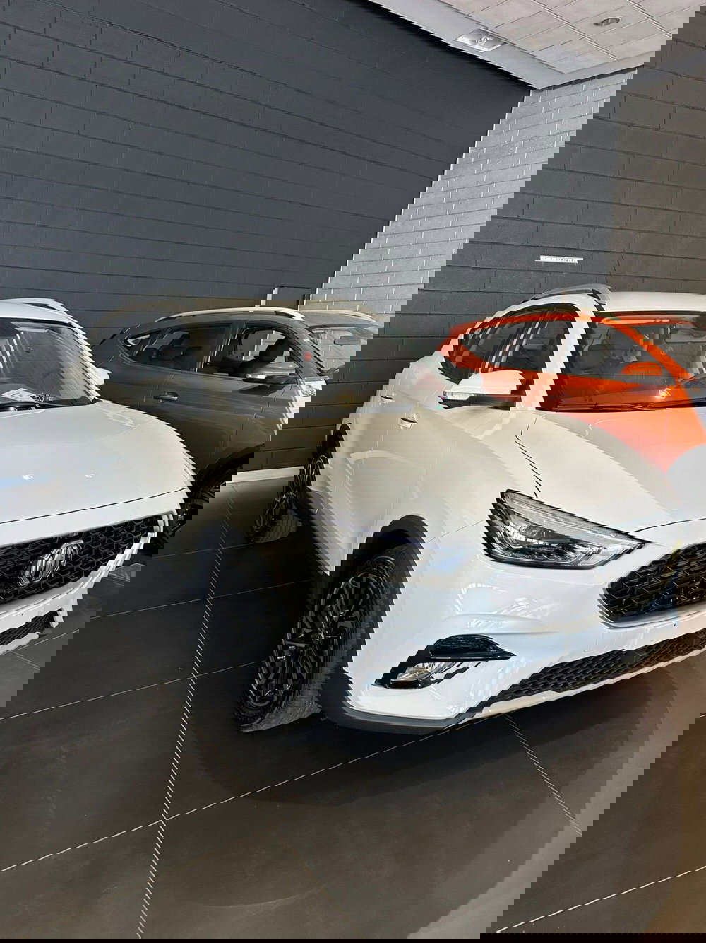 Mg ZS (2021-->) usata a Lucca (7)