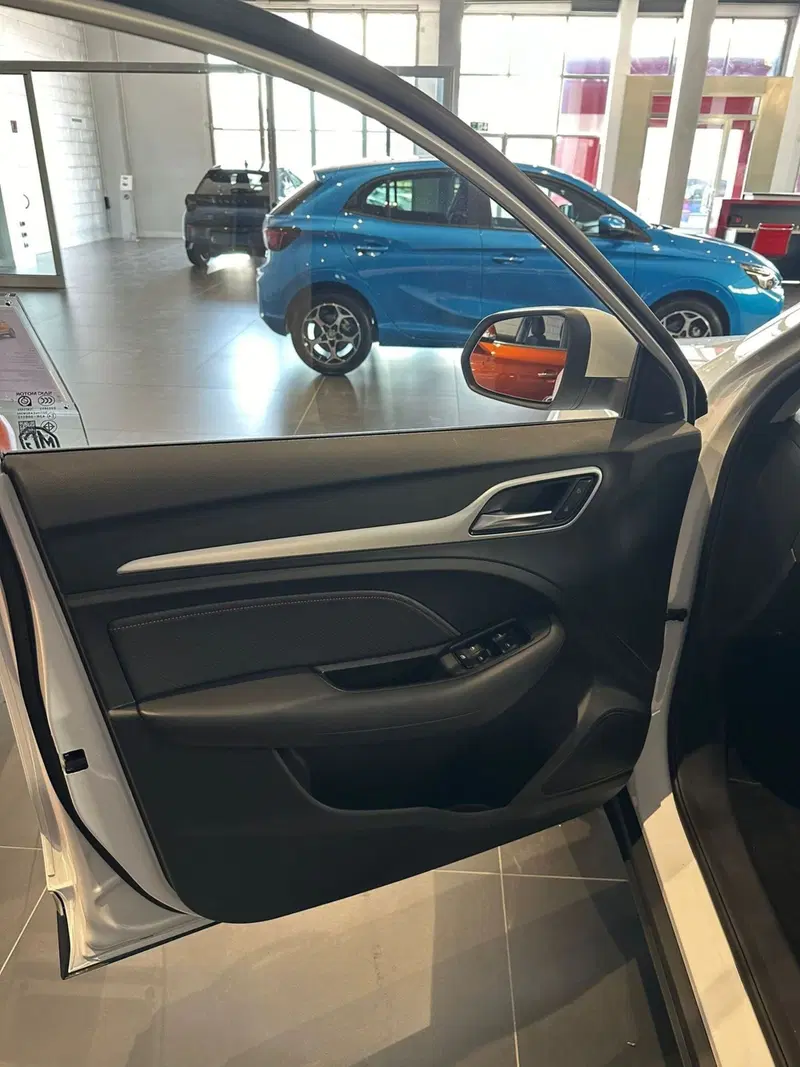 Mg ZS (2021-->) usata a Lucca (9)