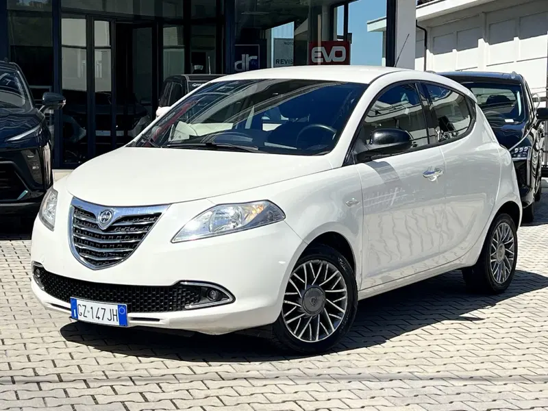 Lancia Ypsilon usata a Chieti