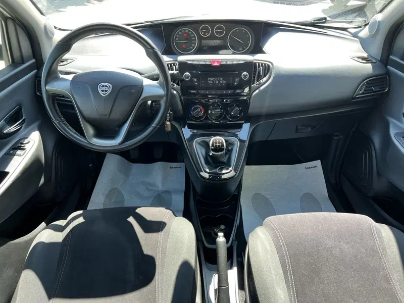 Lancia Ypsilon usata a Chieti (9)