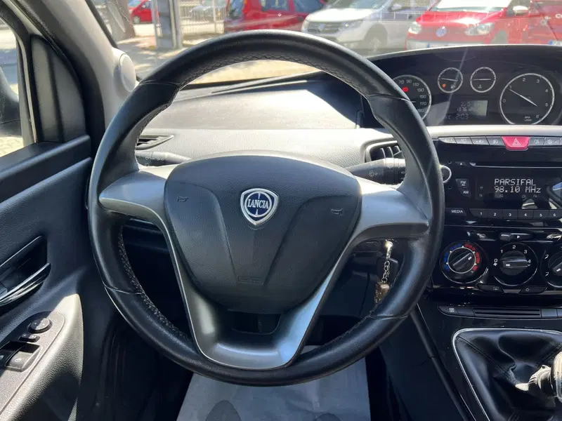 Lancia Ypsilon usata a Chieti (10)
