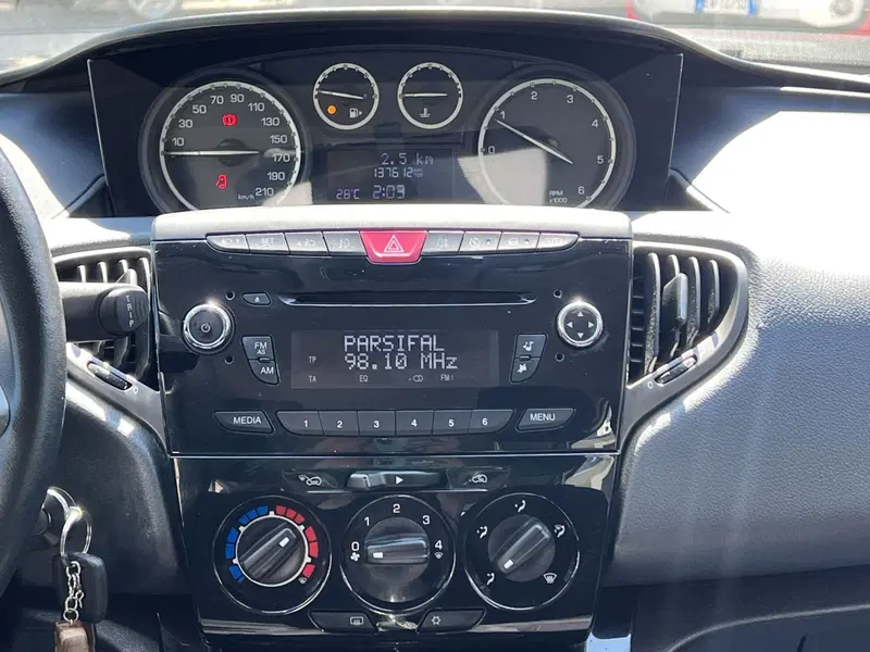 Lancia Ypsilon usata a Chieti (11)