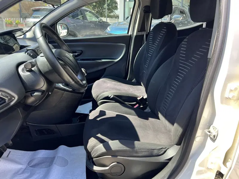 Lancia Ypsilon usata a Chieti (12)