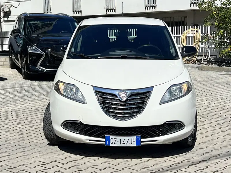 Lancia Ypsilon usata a Chieti (2)