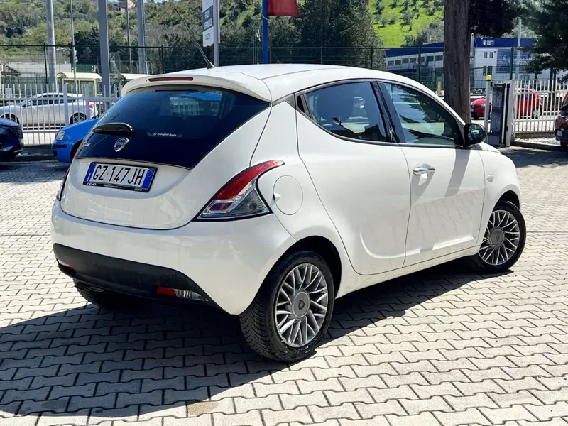 Lancia Ypsilon usata a Chieti (3)