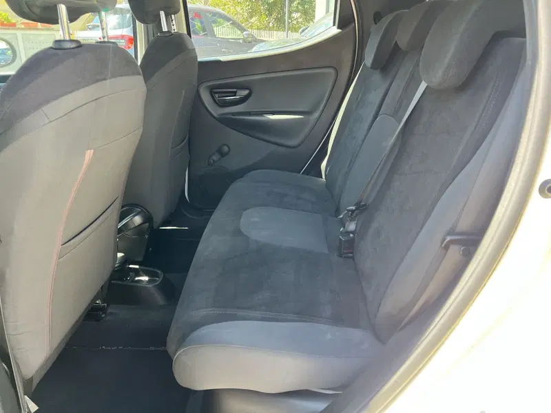 Lancia Ypsilon usata a Chieti (8)