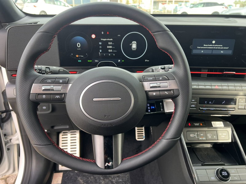 Hyundai Kona nuova a Reggio Calabria (12)