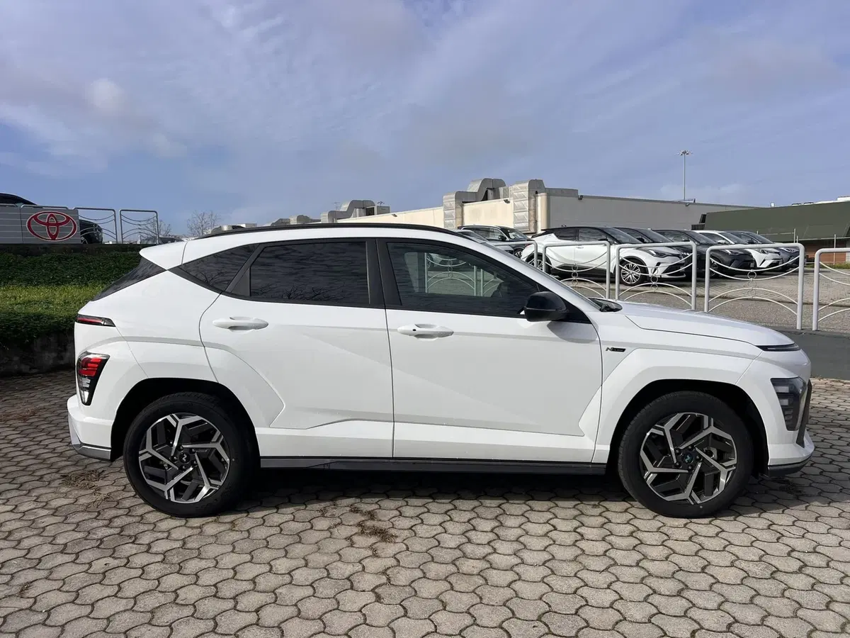 Hyundai Kona nuova a Reggio Calabria (2)