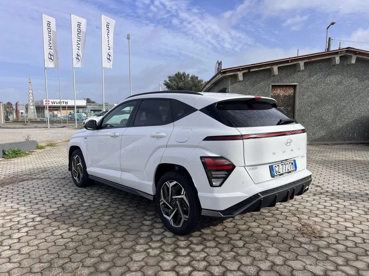 Hyundai Kona nuova a Reggio Calabria (5)