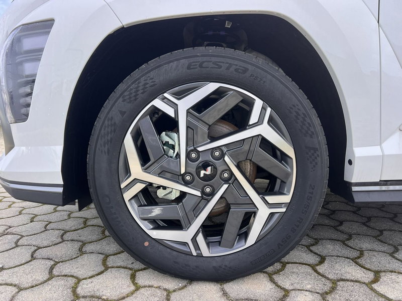 Hyundai Kona nuova a Reggio Calabria (8)