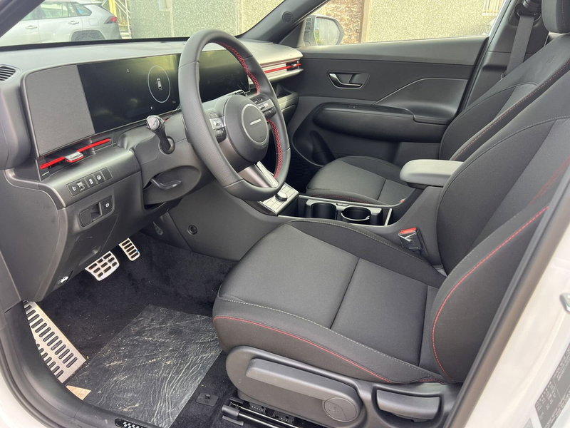 Hyundai Kona nuova a Reggio Calabria (9)
