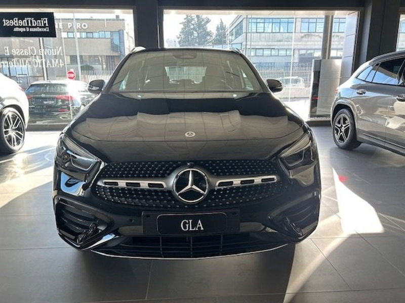 Mercedes-Benz GLA SUV nuova a Potenza (2)