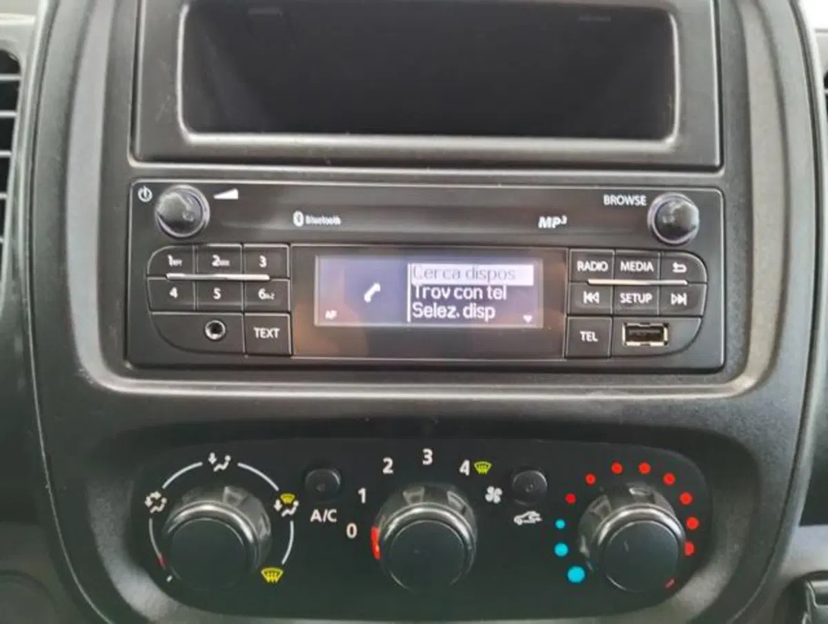 Opel Vivaro Furgone usata a Como (10)