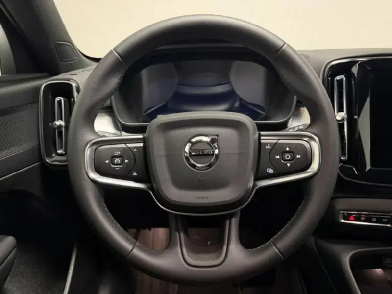 Volvo XC40 usata a Como (11)