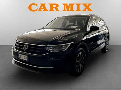Volkswagen Tiguan 2.0 TDI 150 CV SCR DSG 4MOTION Life del 2023 usata a Piacenza