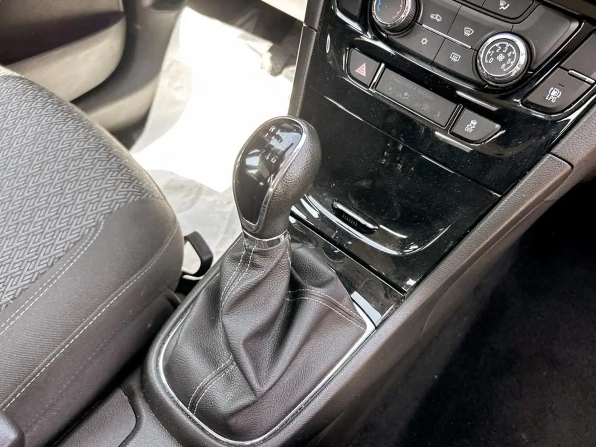 Opel Mokka usata a Piacenza (14)
