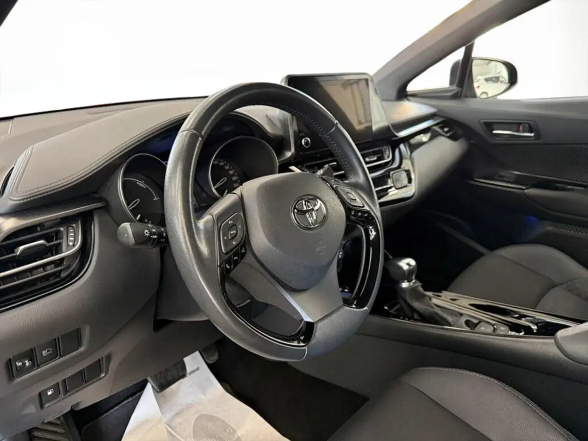 Toyota Toyota C-HR usata a Monza e Brianza (12)