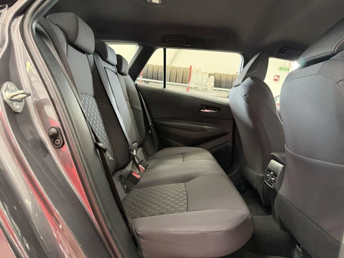 Toyota Corolla Touring Sports nuova a Monza e Brianza (9)